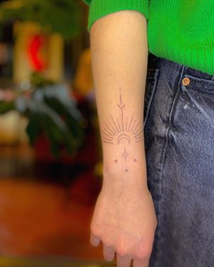 Elegant and intricate design by tattoo artist Fabian Lopez Barreda, featuring a moon and beautiful pattern.