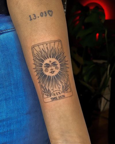 Fabian Lopez Barreda's blackwork forearm piece combines a sun, card, tarot motif & powerful quote in a bold illustrative style.