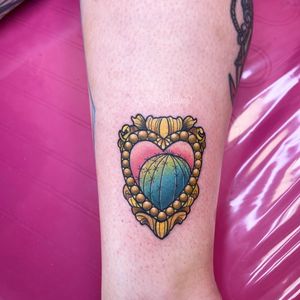 Small frame tattoo with cactus. Done by Brittany Hayward at The Plastic Flamingo in Daytona Beach Florida. 
#neotraditional #neotradcatus #neotrad #femineneotrad #girlytattoo #cactustattoo #anklecactus # frametattoo #frame #pinkbed #cutecactus #brittanyhaywrd #haybrittany #theplasticflamingo #tpf #art #daytonatattoo #daytonabeachtattoo #daytona 