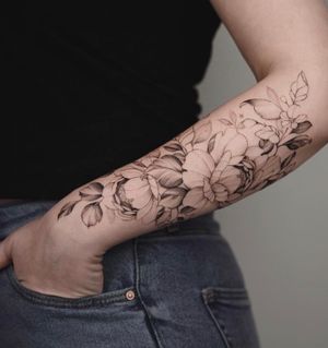 I am looking for a half sleeve wrap around from inside of my arm round to the front of my arm. I would like it fineline. am based in Northampton. Willing to travel.