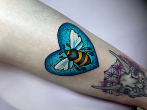 Bee Tattoo Done By Brittany Hayward 
#beetattoo #hearttattoo #cutetattoo #bumblebeetattoo #bluetattoo #bumblebee #feminine #savethebees #theplasticflamingo #tpf #tattoostudio #tattooshop #tattoo #femininetattoo #girlytattoo #insecttattoo #tattoolifestyle #tattootime #smalltattoo # tattooed #tattoomodel #daytona #daytonabeach #daytonatattoo #daytonabeachtattoo #tattooer #tattoodesign #tattooidea #tattooartist #tattooing #tattooshop #tattoostudio #neotrad #neotradtattoo #neotraditionaltattoo #neotraditional #tatuajes # tattooist #bodyart #haybrittany #brittanyhoward #inked #tattooink #tattooartwork #tattoed #tattooing #tattoostyle #tattooing #bluehearttattoo #legtattoo #shintattoo 