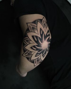 Elbow Mandala by our resident @cat_vaska116 
Limited availability in January with Vas! Give us a shout! 
Books/info in our Bio: @southgatetattoo 
•
•
•
#mandala #mandalatattoo #elbowmandala #elbowtattoo #londontattooartist #london #sgtattoo #southgate #southgatetattoo #londontattoo #southgatepiercing 