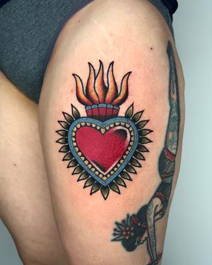 ❤️‍🔥 beautiful traditional thigh piece by our resident @nicole__tattoo 
Books/info with SG team in our Bio: @southgatetattoo 
•
•
•
#hearttattoo #flamingheart #traditionaltattoo #londontattoo #londontattooartist #sgtattoo #southgatetattoo #southgatepiercing #london #southgate