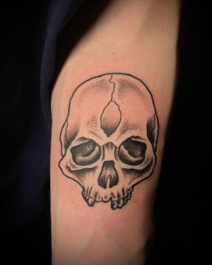 Black and grey neo traditional skull