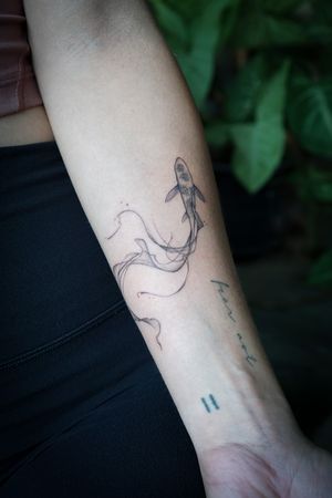 𝙄𝙂: 𝙣𝙖𝙩𝙚_𝙩𝙝𝙖𝙞𝙡𝙖𝙣𝙙 🌿 Flowing koi fish tattoo by a Thai tattoo artist in Chiang Mai, Thailand