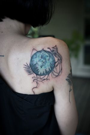 𝙄𝙂: 𝙣𝙖𝙩𝙚_𝙩𝙝𝙖𝙞𝙡𝙖𝙣𝙙 🌿 Blackwork flowing fox tattoo by tattoo artist in Chiang Mai, Thailand