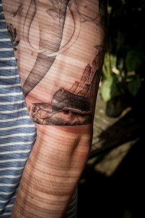 𝙄𝙂: 𝙣𝙖𝙩𝙚_𝙩𝙝𝙖𝙞𝙡𝙖𝙣𝙙 🌿 Blackwork bear band tattoo with nature by a tattoo artist at Baan Khagee Tattoo Chiang Mai, Thailand 