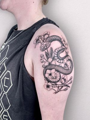I can’t ever get enough of snake tattoos! . #snake #snaketattoo #snaketattoos #serpenttattoo #blackworksnake #snaketattoodesign #floralsnake #snakeandflowers