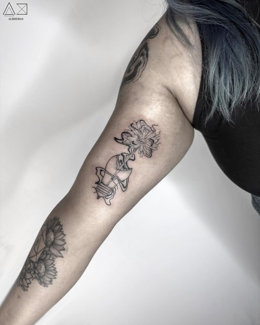 Fine Line Tattoo Defined - TattooGlee   Line tattoos, Thin line tattoos, Fine  line tattoos