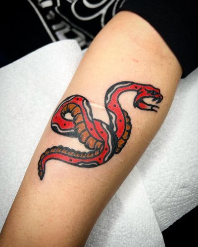 Get inked with an incredible traditional snake design by tattoo artist Alessandro Lanzafame. Perfect for arm placement!