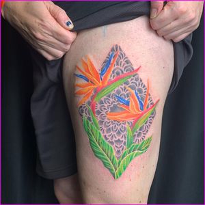 Karen Buckley's intricate design combines delicate flowers and mesmerizing mandala in stunning dotwork style.
