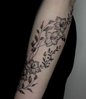 Delicate floral piece by our resident @nsmactattoos done last weekend. 
Nermin has limited availability this week! Give us a shout to book! 
Books/info in our Bio: @southgatetattoo 
•
•
•
#floraltattoo #flowers #delicatetattoos #delicatetattoo #floralart #southgate #londontattoo #southgatetattoo #london #southgatepiercing #londontattooartist #sgtattoo