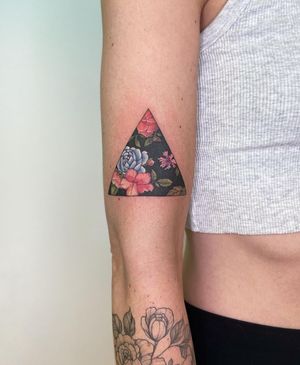 Floral triangle 