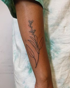 Handpoke tattoo by Aiyana Inatsu