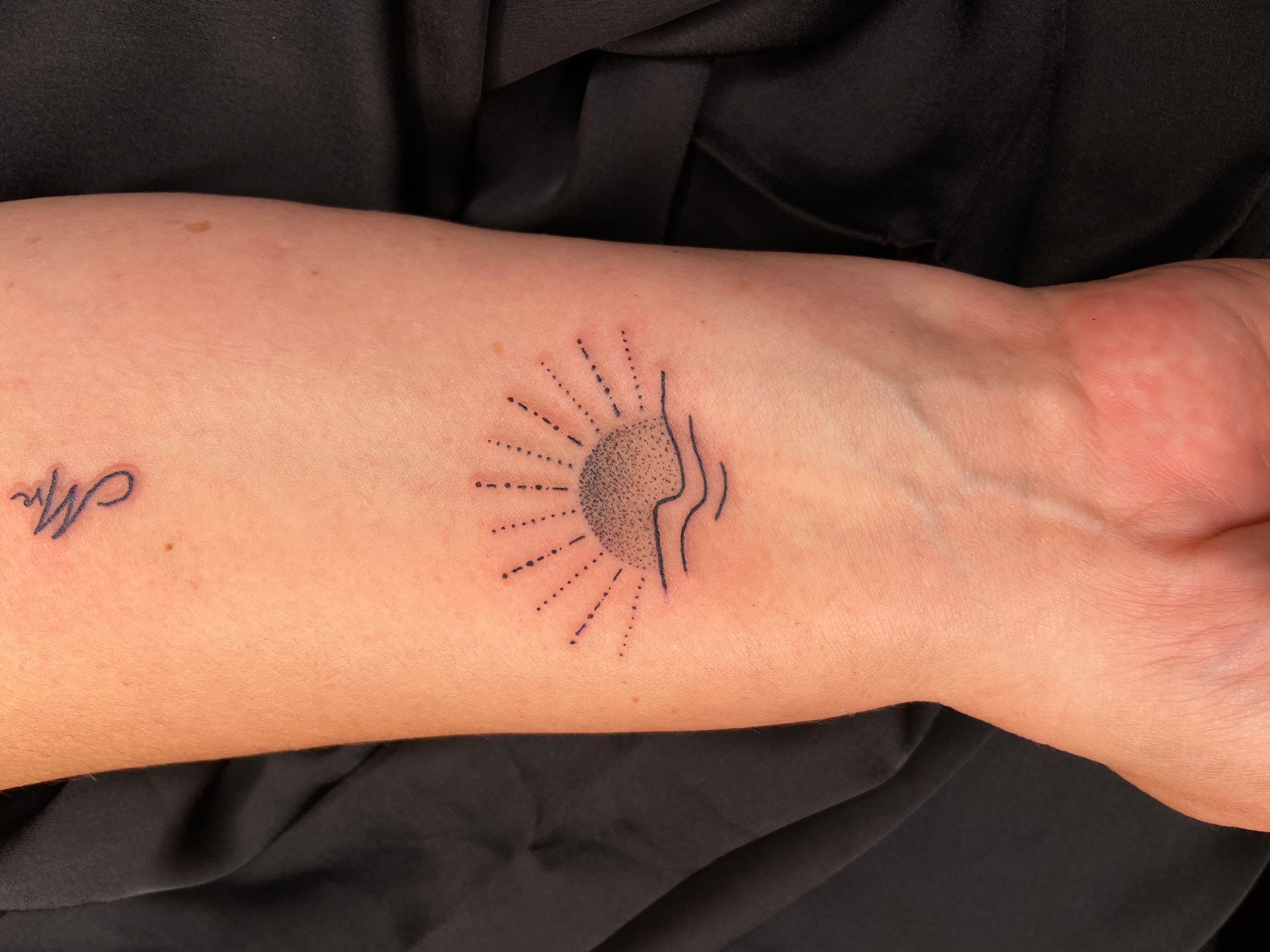 Hands Holding Moon And Sun Temporary Tattoo - Set of 3 – Small Tattoos