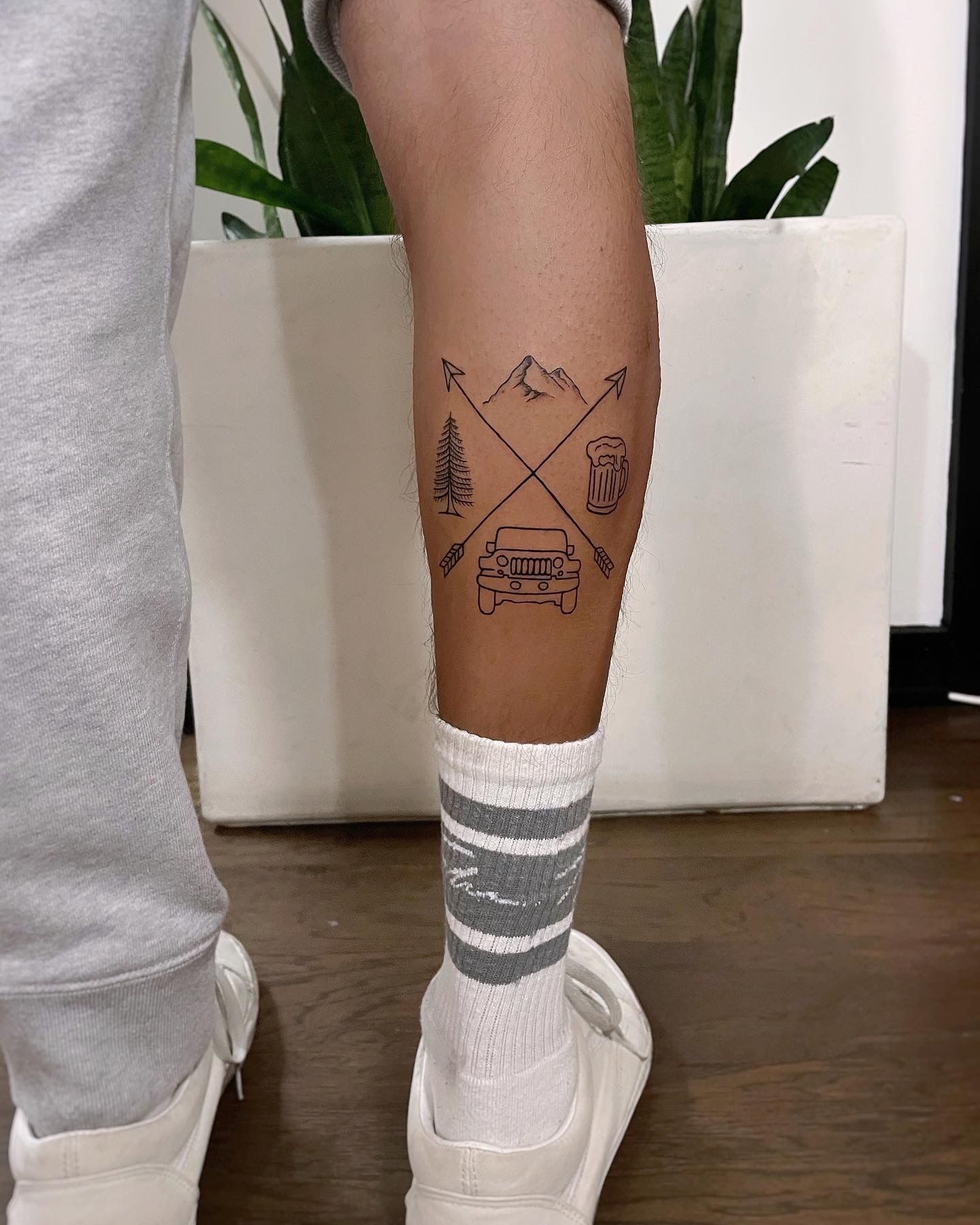 Twins Tattoos Mauritius - Small Leg tattoo in the workshop! | Facebook