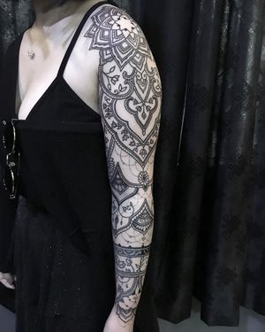 Avi's stunning blackwork mandala sleeve tattoo blends intricate patterns with illustrative style, creating a mesmerizing design.