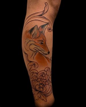 Beautiful neo-traditional tattoo by Edyta featuring a fox and flower motif on the forearm. Perfect blend of nature and artistry.