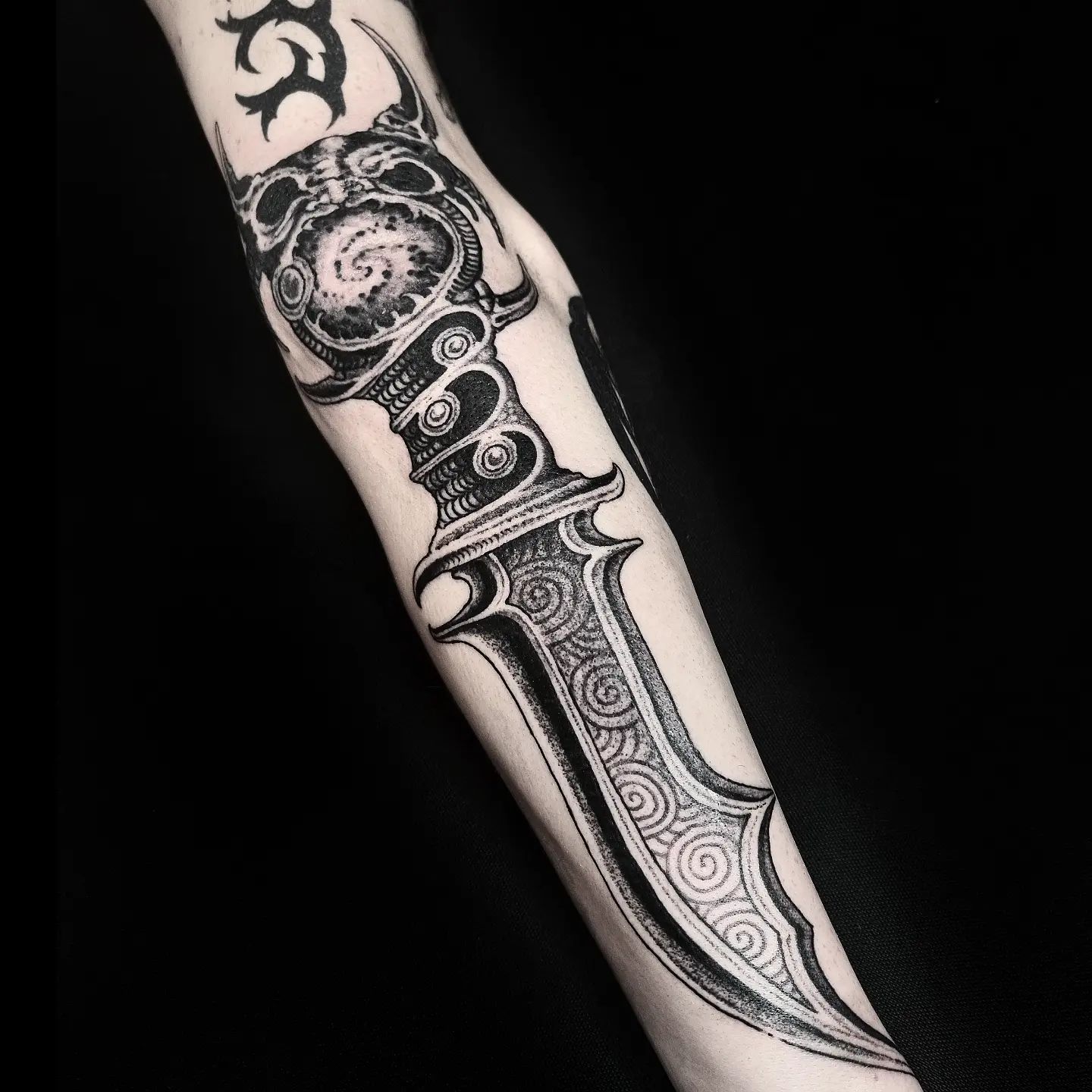 50 Traditional Dagger Tattoo Designs With Meaning 2023