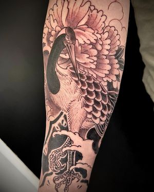 Elegant blackwork design by Kiko Lopes featuring a majestic heron amidst swirling waves on the forearm.