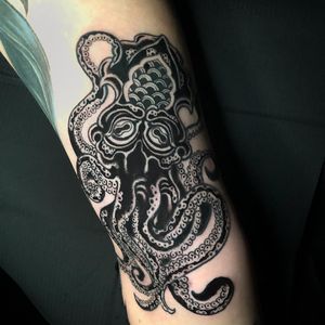 Get mesmerized by this stunning blackwork octopus tattoo on the forearm, expertly done by artist Matthew Ono.