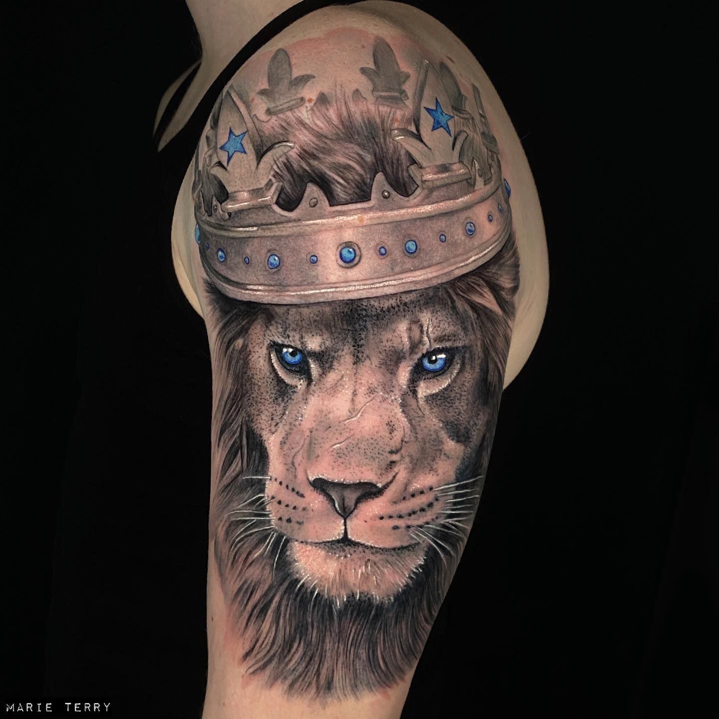 Roaring lion tattoo  Tatuagens Tatuagem Tatoo