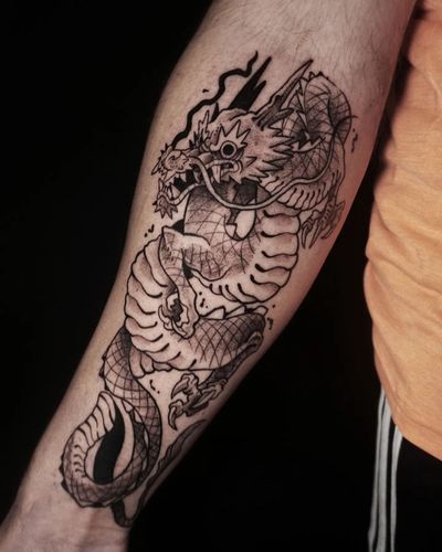 Experience the power and elegance of a traditional Japanese dragon tattoo by artist Luca Salzano.
