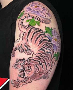 Get a stunning illustrative tattoo of a fierce tiger and delicate flower by the talented artist Kiko Lopes.
