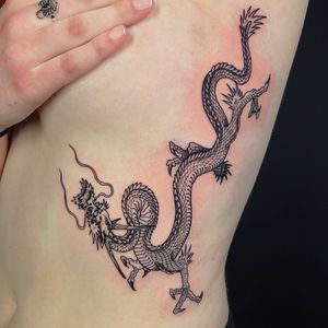 Majestic dragon tattoo by Fernando Joergensen, beautifully done in Japanese style on the ribs.