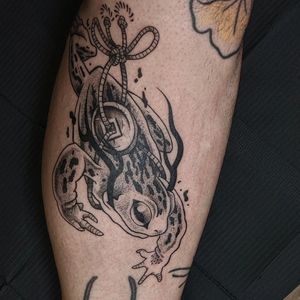 Elegant black and gray frog tattoo on lower leg by artist Luca Salzano, inspired by Japanese design.