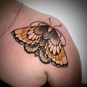 Lamat creates a stunning neo-traditional design of a moth, beautifully inked on the shoulder.