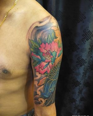 Avi's illustrative design combines a fish and flower motif, perfect for the upper arm placement.
