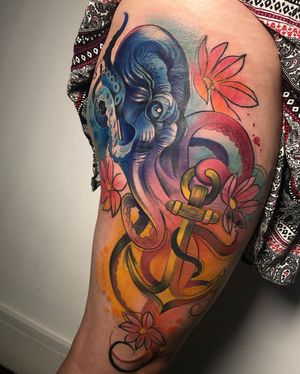Illustrative upper leg tattoo by Cloto.tattoos featuring a colorful octopus, delicate flower, and sturdy anchor design.