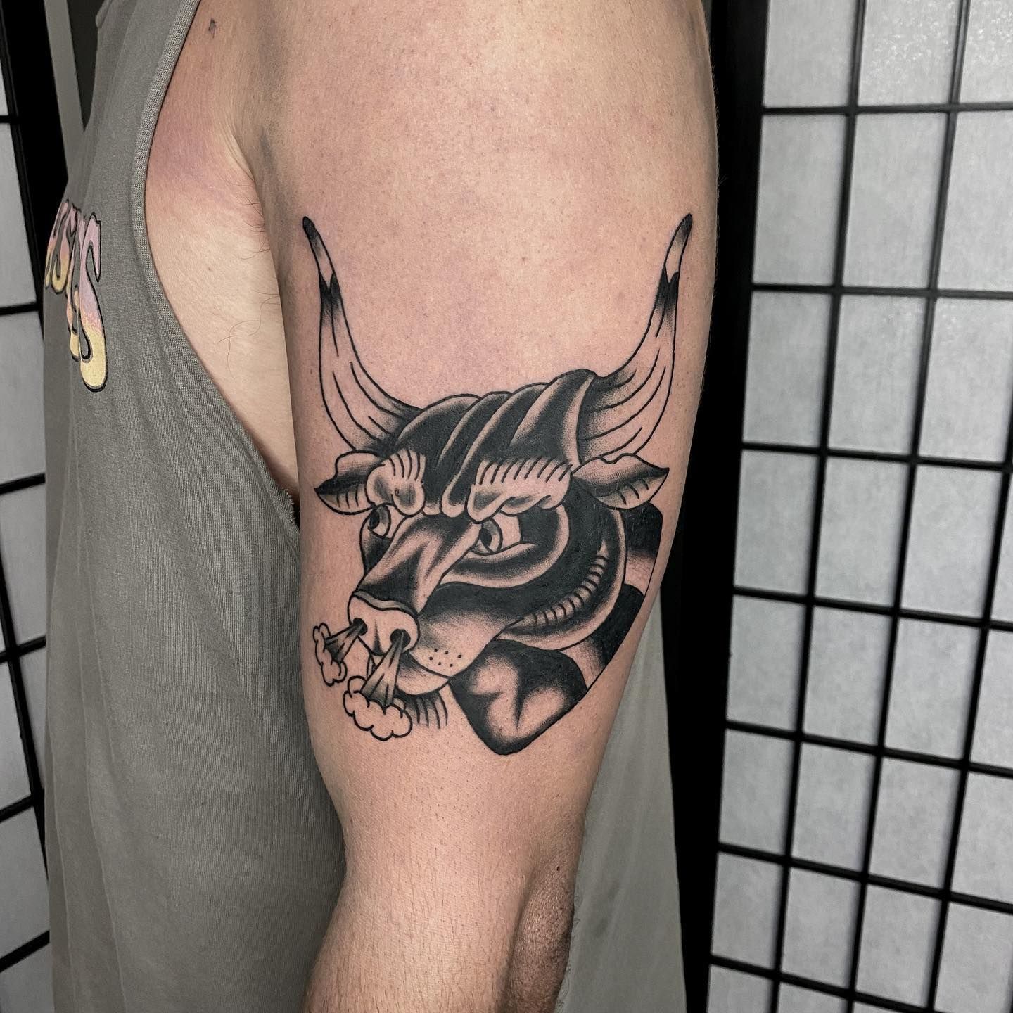 Shipwreck Sean on Instagram Longhorn skull on the knuckle tattoo tattoos  tattooing handtattoo finge  Taurus tattoos Hand tattoos for guys  Knuckle tattoos
