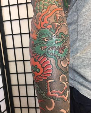 Immerse yourself in the mythical world of Japanese art with this illustrative forearm tattoo by Kiko Lopes.