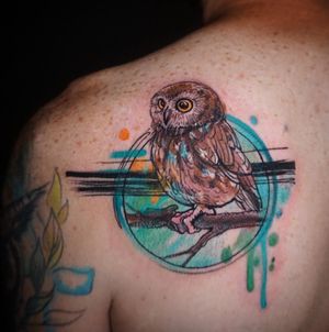Beautiful upper back tattoo of an owl in watercolor style with sketchwork details by Aygul.