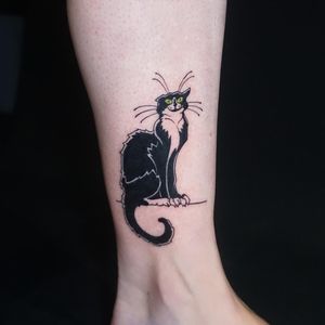 Aygul's detailed cat design beautifully inked on the lower leg, perfect for feline lovers looking for a unique tattoo.