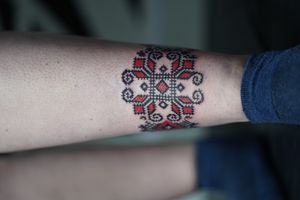 Adorn your shin with stunning ornamental patterns by Soheyl Astangi for a unique and intricate tattoo design.