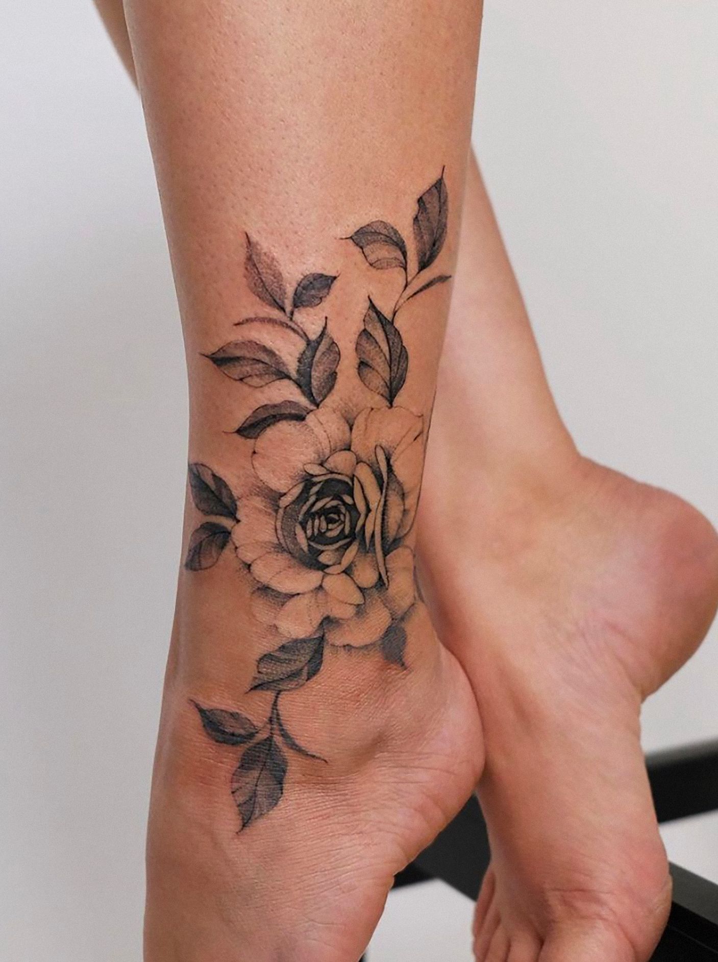 Floral Foot Tattoo for Flower Tattoo Ideas for Women #tattooswomensdesigns  | Floral foot tattoo, Foot tattoos, Flower tattoos