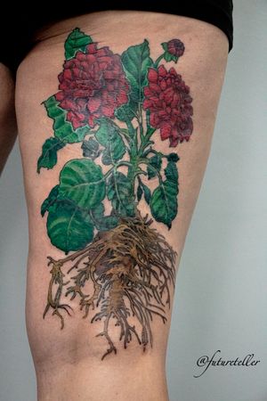 Beautifully detailed floral design by Gifford Kasen, perfect for upper leg placement.
