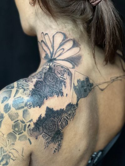 Explore the 48 Best bee Tattoo Ideas (2023) • Tattoodo