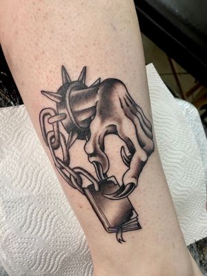 Unique black and gray design by Adam Ruff, featuring a hand holding a chain motif on the forearm.