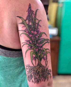 Gifford Kasen's beautiful floral design showcasing a vibrant flower on the upper arm.