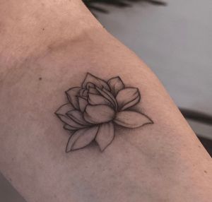 Lotus 🪷mini tattoo 3-4cm IG and TG: mamiamsorry 