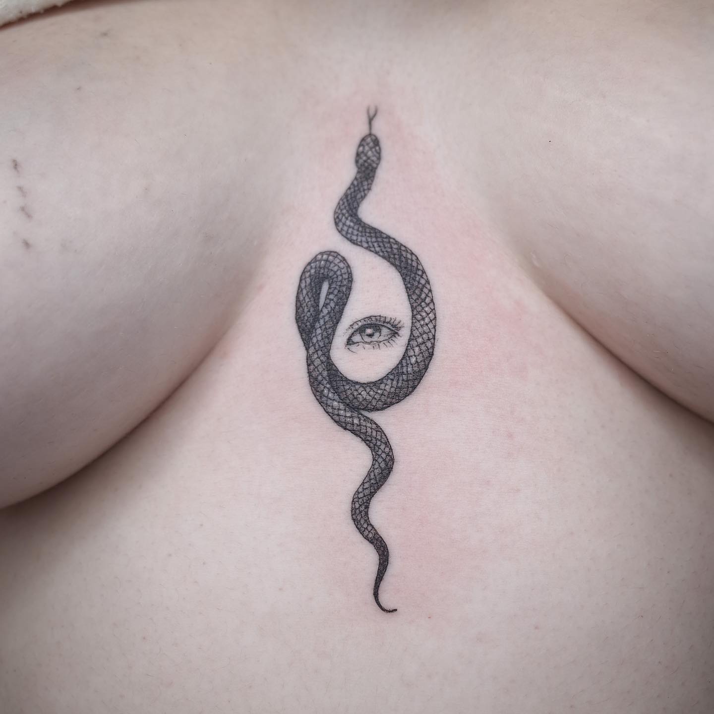 Amazing snake tattoo ideas for women to make you even more gorgeous