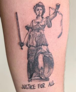 Themis - Deusa da Justiça!Tattoo inspirada também no álbum do Metallica “… And Justice For All” #ladyjustice #tattoo #microrealismo #dotspeed #dot #metallica #justice #tatuagem #ink