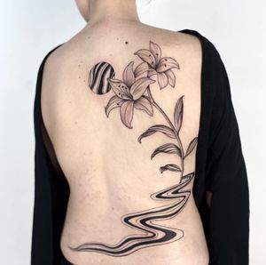 Back project ✨. Love to do projects like this! . . . . . . . . . . . . #tattooartist #tattooart #ink #tattooed #inked #tattoolife #tattooist #tattooing #esoterism #esoterictattoo #berlinartist #berlinart #berlintattooers #berlinartist #tattoodo #illustrationtattoo #lilytattoo #floraltattoo 