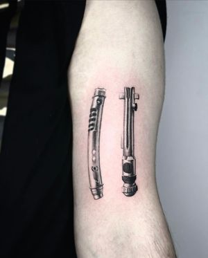 • Lightsaber • micro realistic piece done by our resident @cat_vaska116 Books with Vas/info in our Bio: @southgatetattoo • • • #lightsabers #lightsabertattoo #lightsaber #chrometattoo #realistictattoo #southgatepiercing #northlondontattoo #southgatetattoo #londontattoo #londontattoostudio #sgtattoo