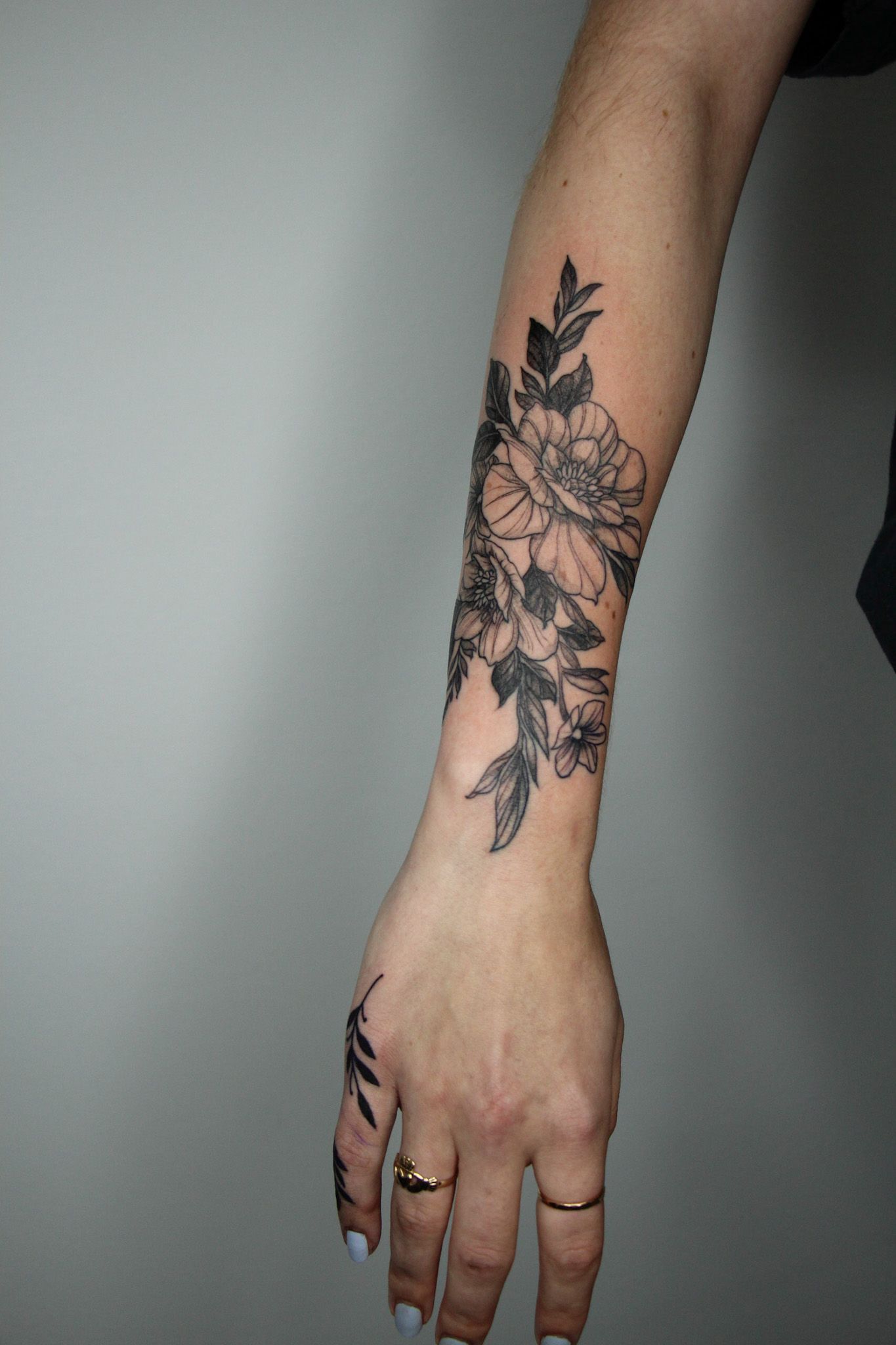 61 Elegant Tattoo Designs All Introverted Women Will Love - TattooBlend