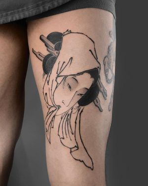 Elegantly detailed geisha tattoo on upper leg by FKM TATTOO, blending fine line work and traditional Japanese style.
